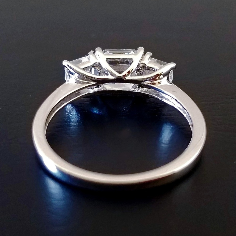 Size 7 Engagement Wedding Asscher Cut 3 Stone Ring - Picture 3 of 7
